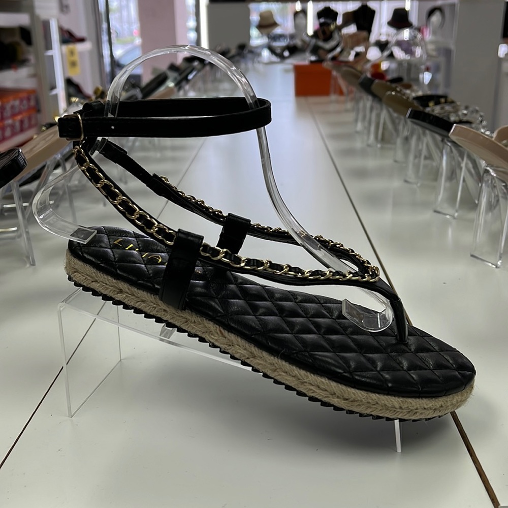Women comfort quilted sandals